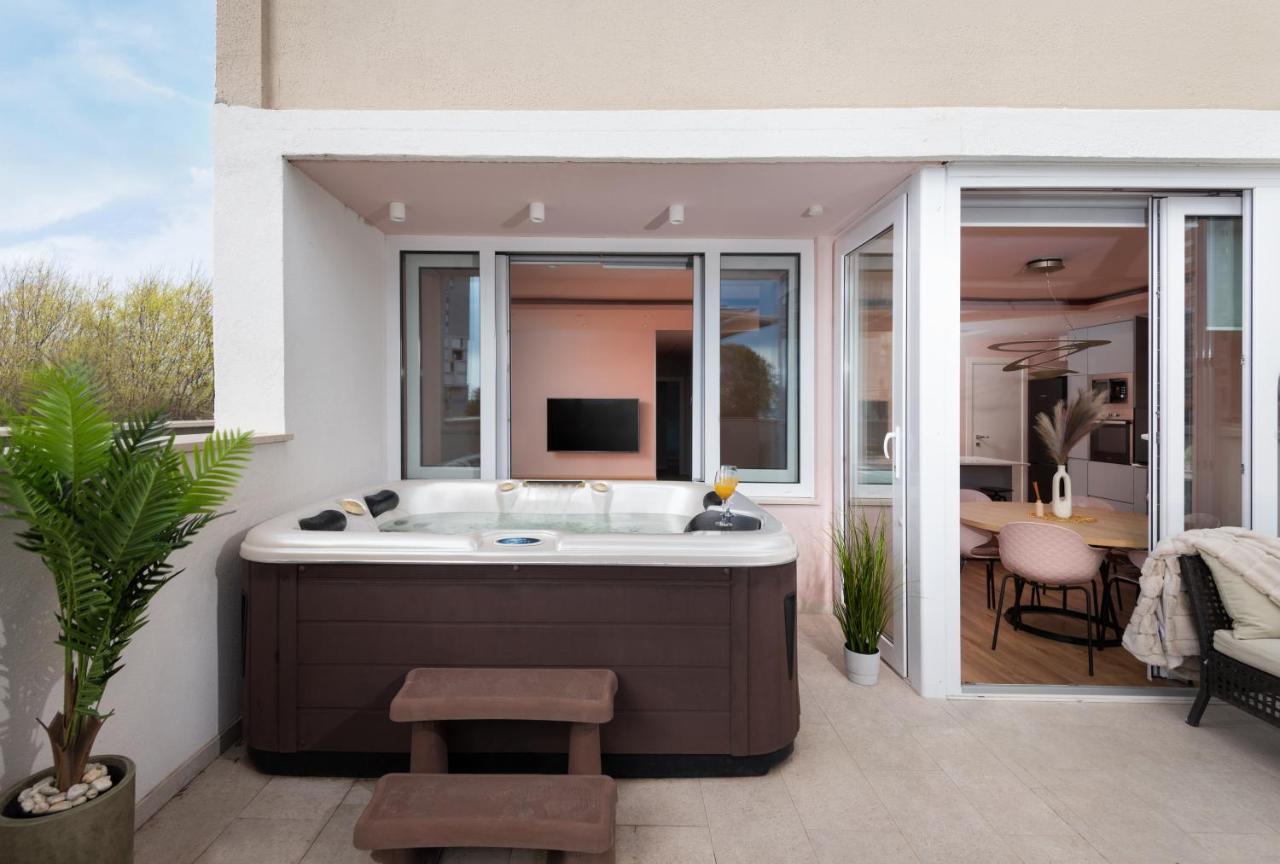 Glow Luxury Apartment With Terrace And Jacuzzi Split Exterior photo
